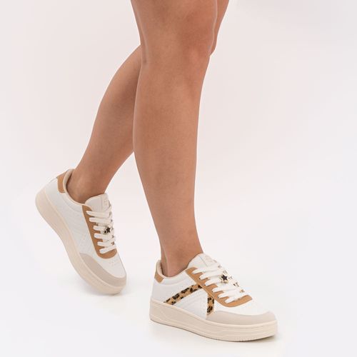 Tênis Recortes Enfeite Estrela Animal Print