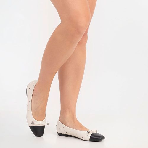 Sapatilha Off White com Laço e Tachas