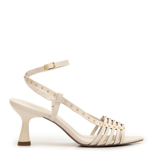 Sandália Off White com Recortes a Laser e Tachas
