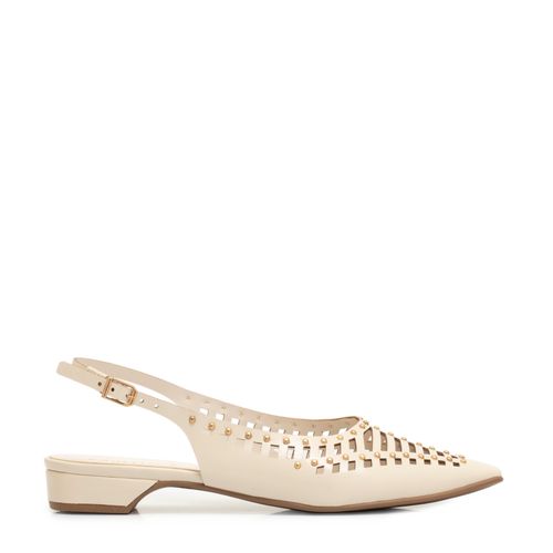 Sapatilha Off White com Detalhe de Tachas