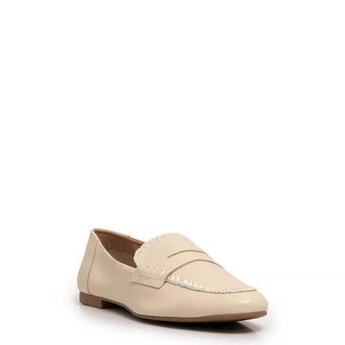 Mocassim off white com pesponto