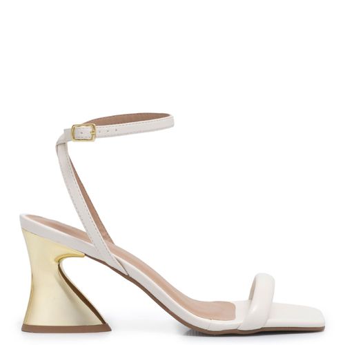 Sandália de Tiras Off White Salto Cromado