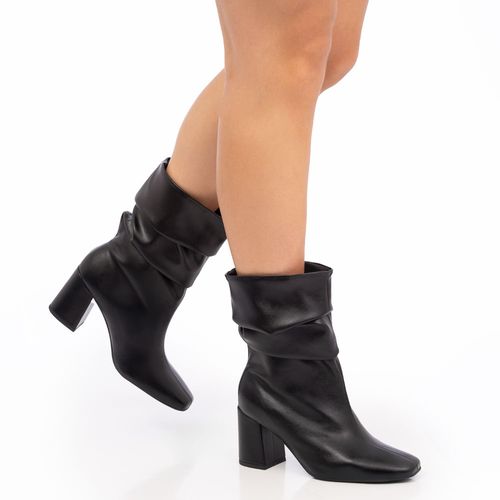 Bota Preta Slouchy