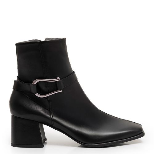 Bota Preta Couro Fivela