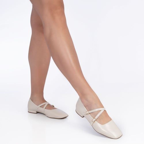 Sapatilha Off White Fivelas