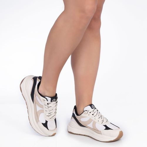 Tênis Branco e Preto Jogging Multimateriais Recortes